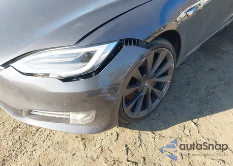 2019 Tesla Model S 100D/75D/Long Range/Standard Range z USA, uszkodzony, nr VIN 5YJSA1E2XKF331744